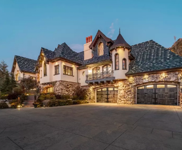 ‘Vampire’ house with ‘creepy’ wine cellar up for sale