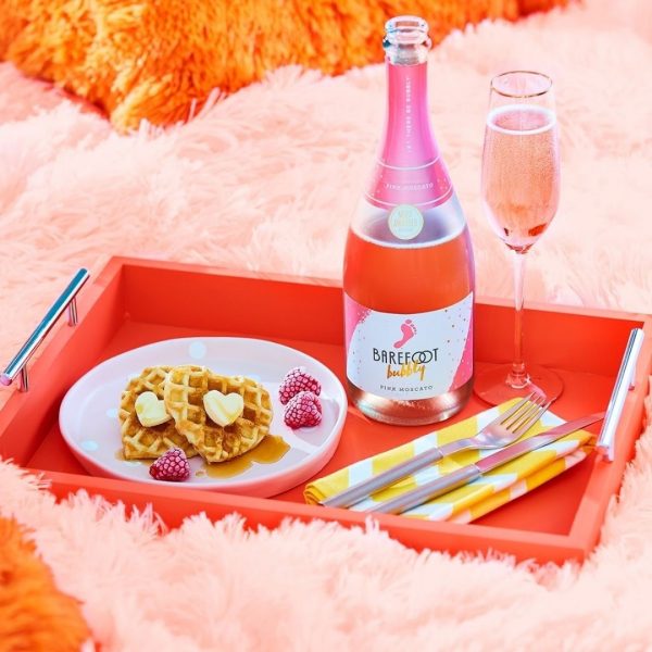 Barefoot Bubbly unveils new look