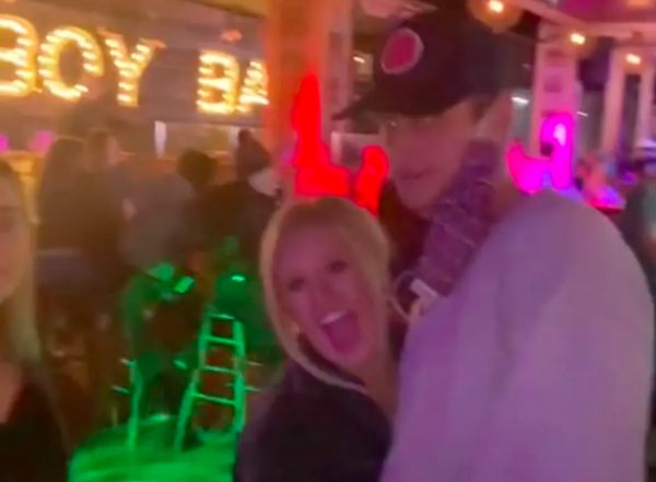 Strangers blasted for lie to get free drinks all night – but some think it’s genius