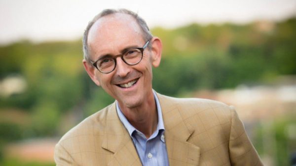 Tinseltown legend turned winemaker Mark Tarlov dies