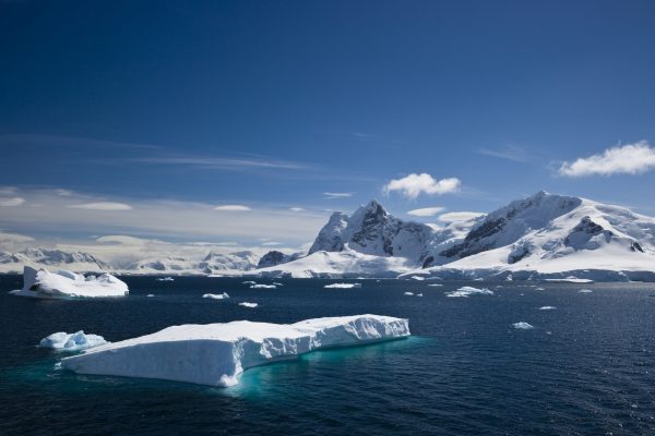 Alcohol allowance at Antarctic research stations to be halved