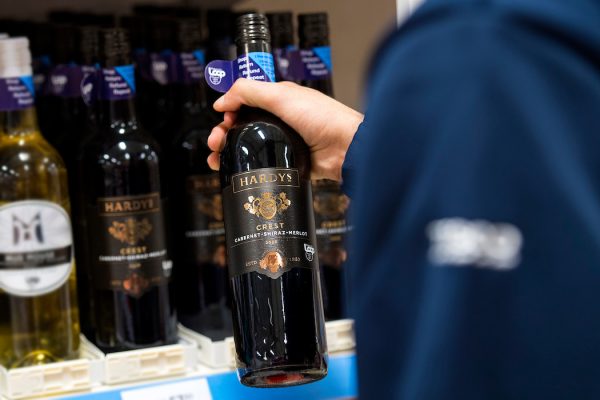 Accolade Wines partners with Tesco and Loop with zero-waste shopping