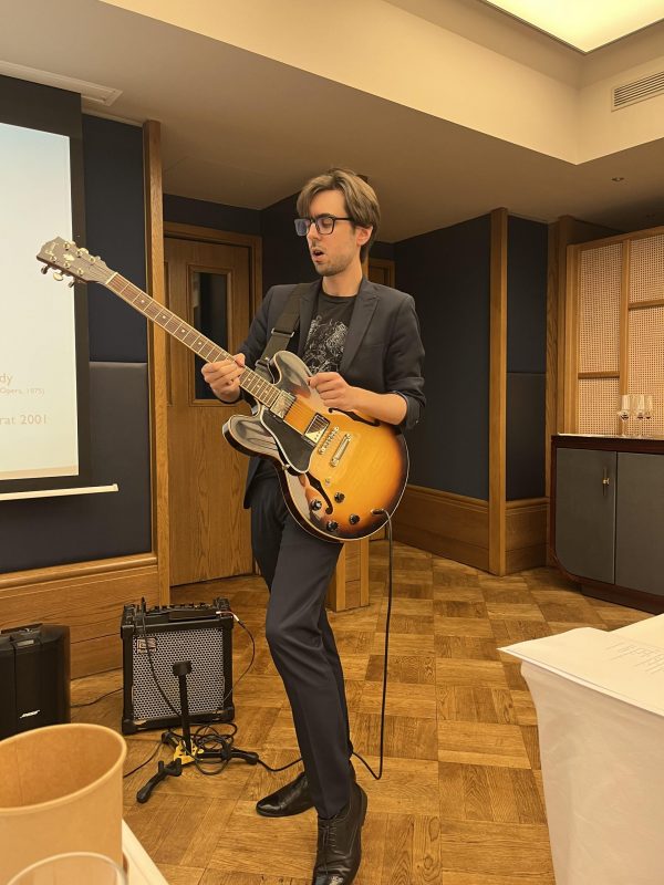 When Bordeaux rocks: testing a legendary music and wine pairing