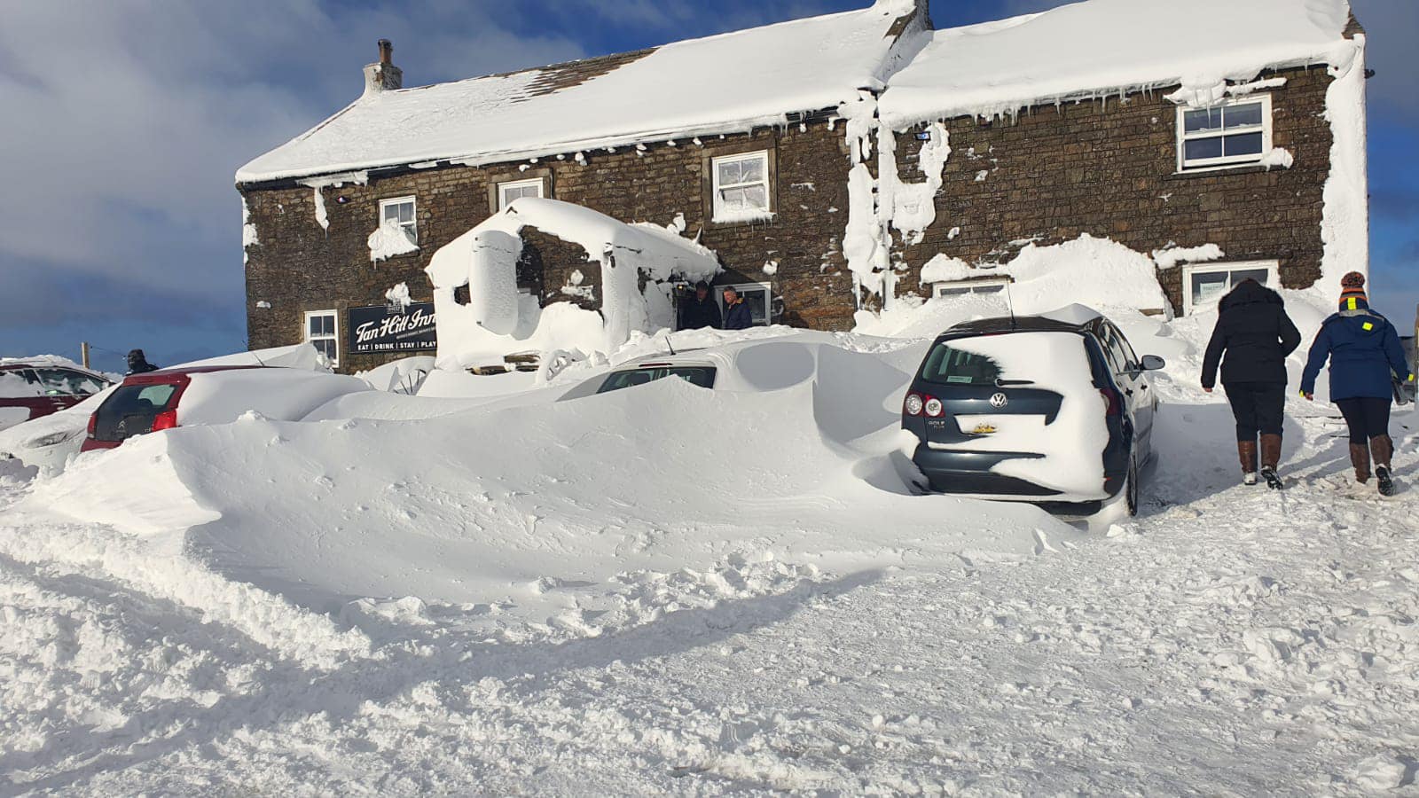 snow leaves customers stranded in pub - the Tan Hill Inn