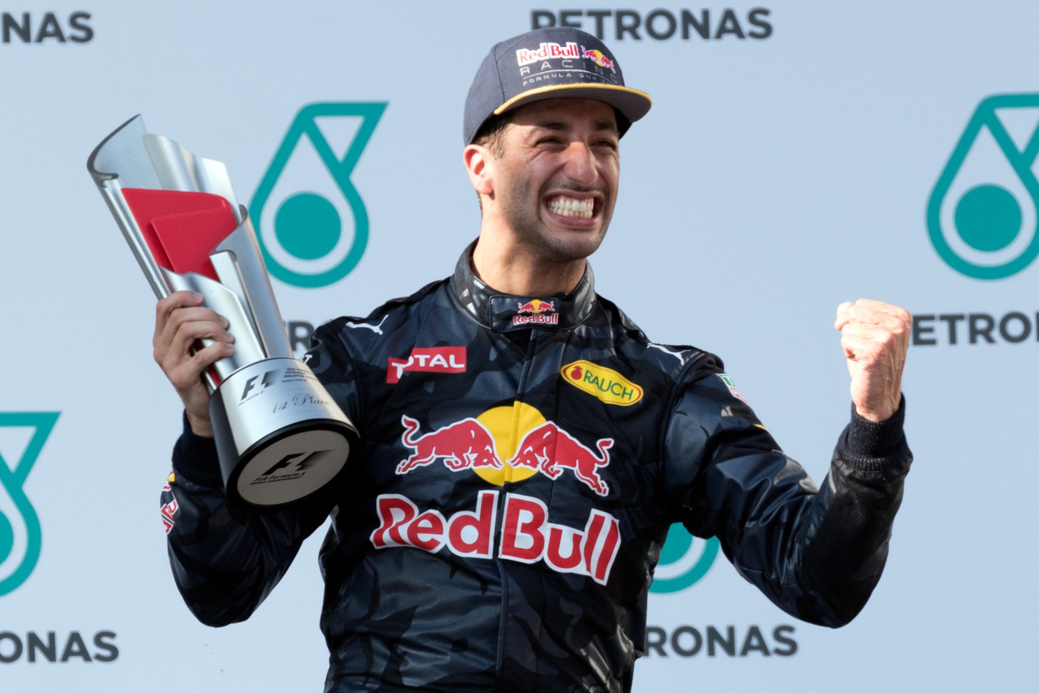 F1 Daniel Ricciardo star releases racing boot-shaped decanter
