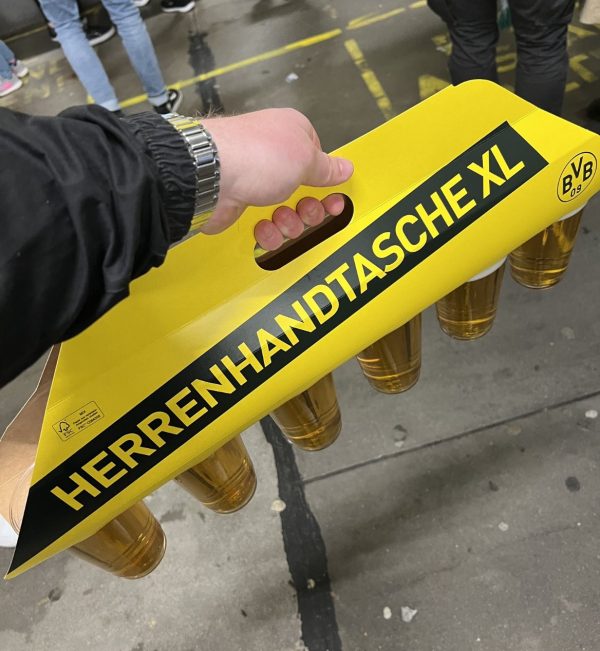 Bundesliga beer carrier goes viral