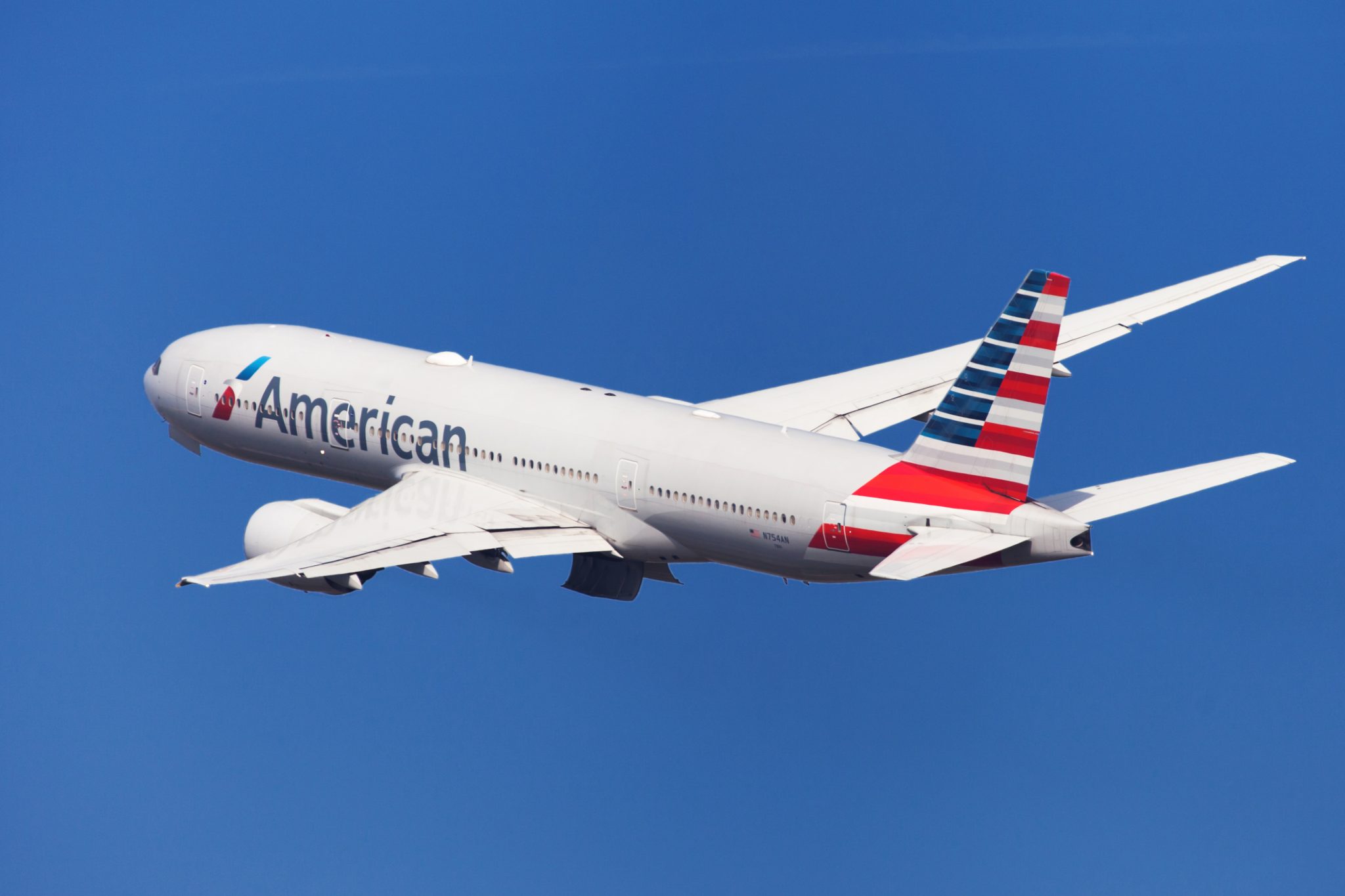 American Airlines finally resumes inflight alcohol sales