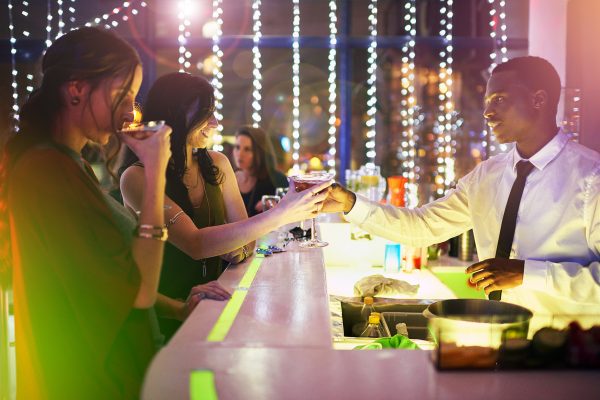 Bartenders share the unwritten rules they’re sick of people breaking