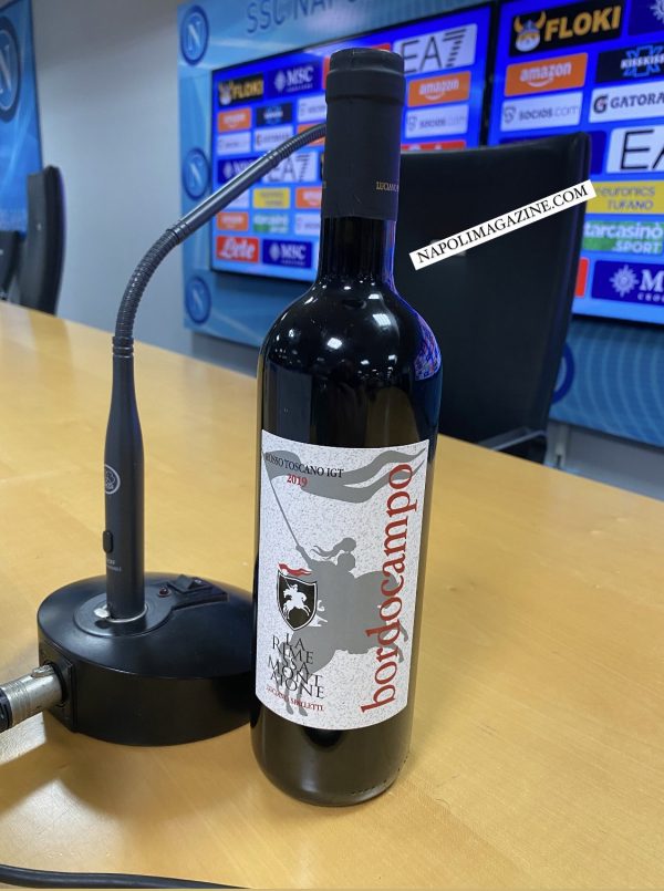 Napoli manager thanks journalists with his own wine