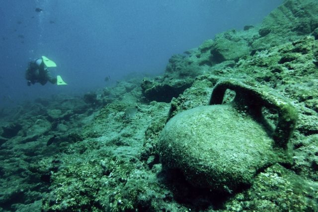 Underwater jars reveal how ancient Romans stored wine