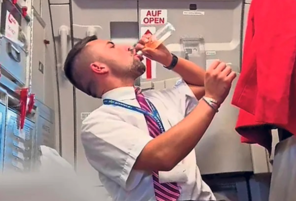 Ryanair steward ‘necked’ mini bottle of wine and Jack Daniel’s on flight