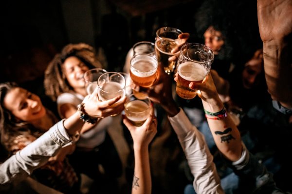 Global pubs, bars and nightclubs sector set to record growth in 2022