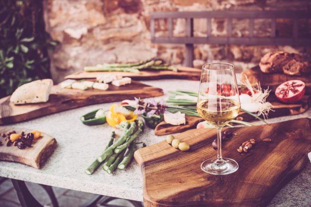 What wine goes with vegan food, according to Sommeliers
