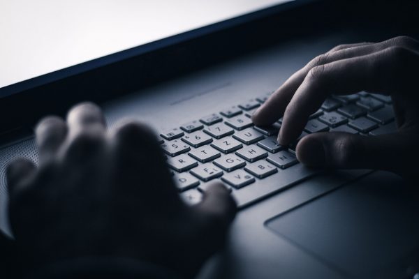 Con artist swindles HK$115,000 and a whisky bottle worth HK$75,000