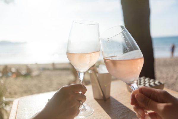 Rosé and fizz are the drinks of choice for a heatwave, our poll finds