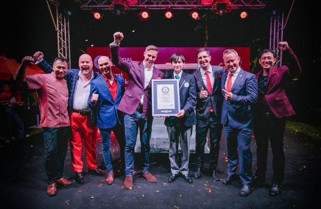 Thai hotel mixes the world’s largest Negroni