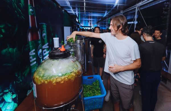 Goose Island Shanghai brewhouse celebrates fresh hop harvest