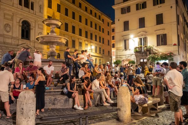 American tourist fined €450 for drinking beer by Roman fountain