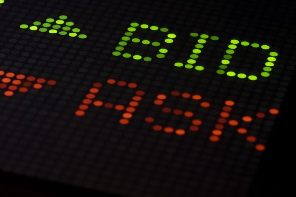 What does the bid to offer ratio tell us about the fine wine market?