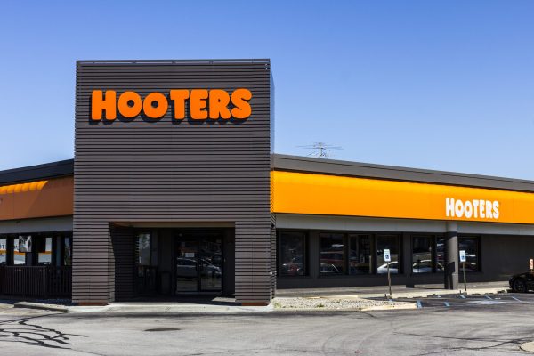 UK set for third Hooters restaurant despite angry backlash