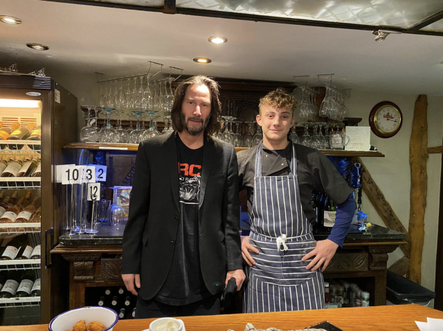 Keanu Reeves stuns local pub-goers 