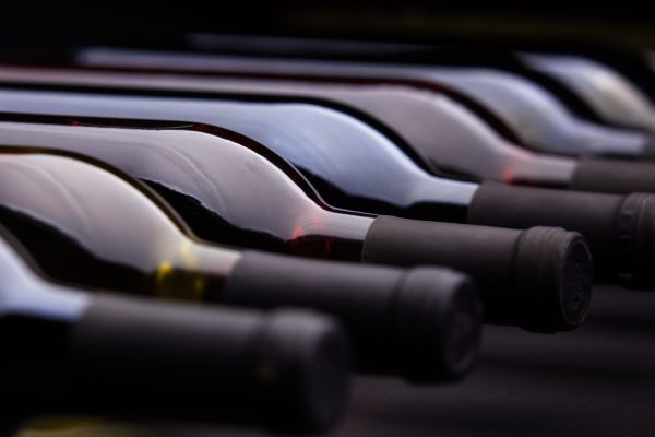 Portuguese winemakers call for urgent action over bottle prices