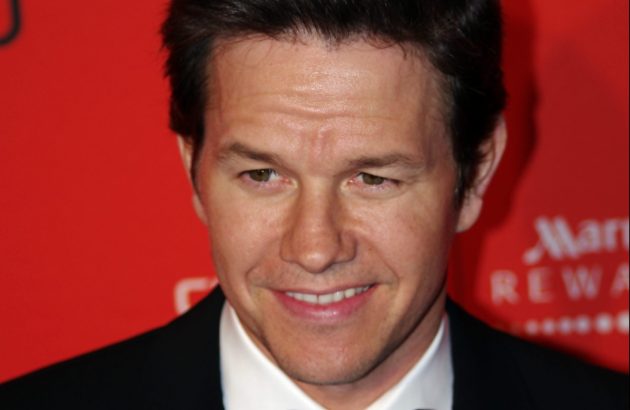 Mark Wahlberg serves Tequila to fans during Dallas tour
