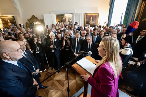 Meloni looks to tighten Anglo-Italian ties with food and wine