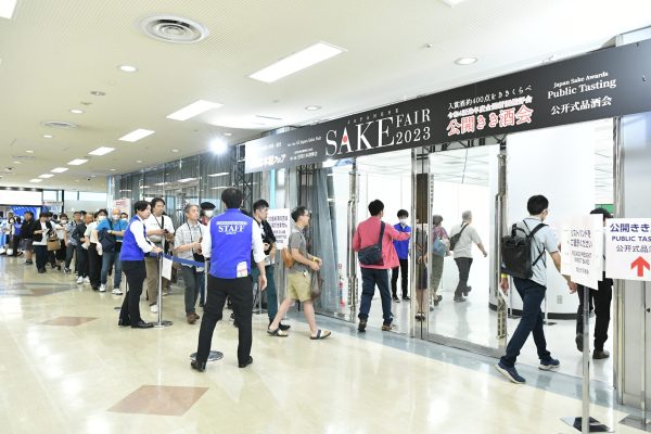 World’s largest sake festival held in Tokyo