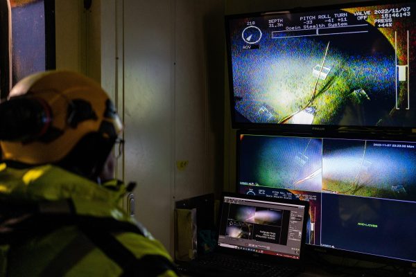 Arctic-aged English sparkling wine causes a splash