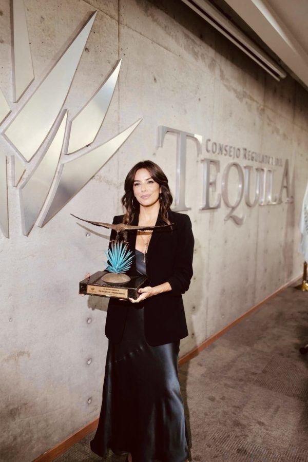 Hollywood star Eva Longoria awarded by Tequila body