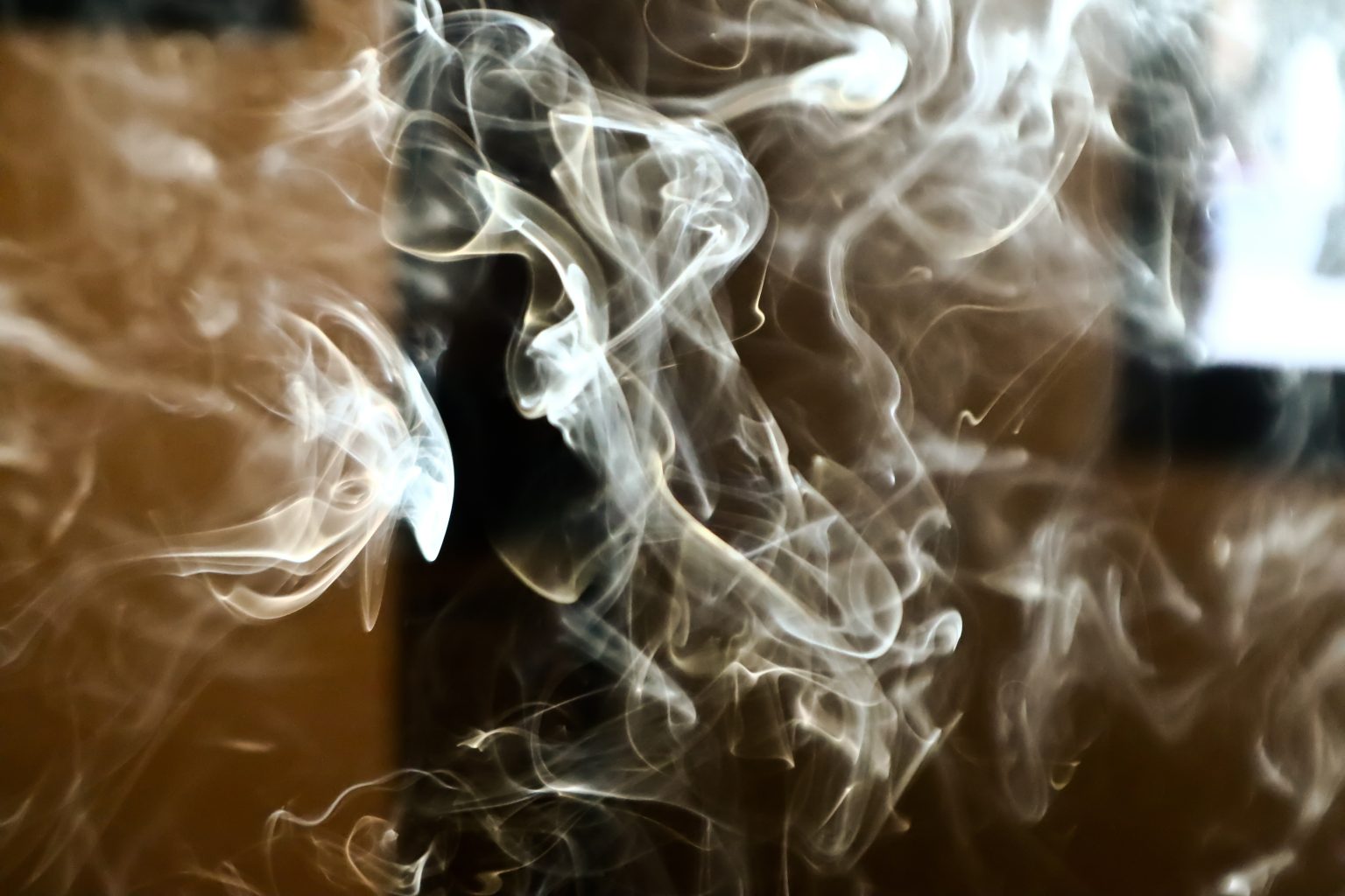 Can vodka get rid of the smell of smoke?