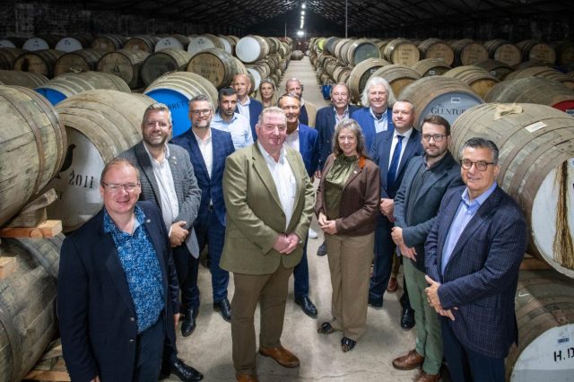 Miembros y asesores de la Cask Whisky Association reunidos en The Glenturret.