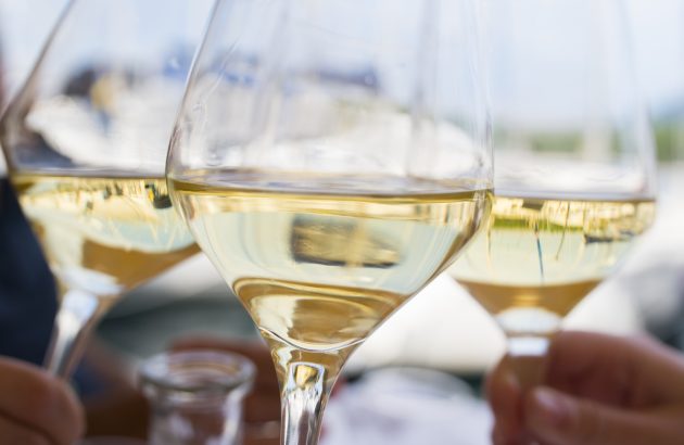 UK parliament prefers white wine to red