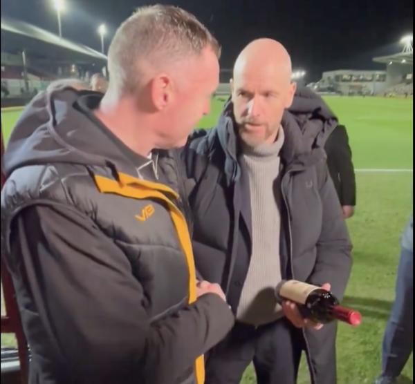 Man Utd’s ten Hag gives Tignanello to losing manager