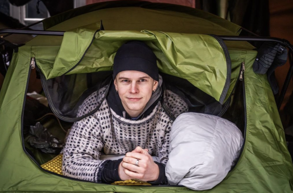 The hardcore Norwegian fans queuing in tents for Burgundy wines