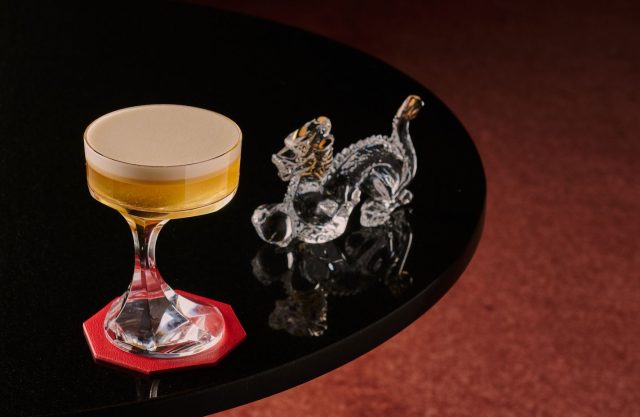 Les cocktails de Baccarat pour l'année du dragon à Singapour et à Shenzhen