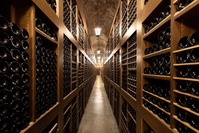 La plus grande cave à vin d’hôtel au monde lance le Cognac pour ses 150 ans