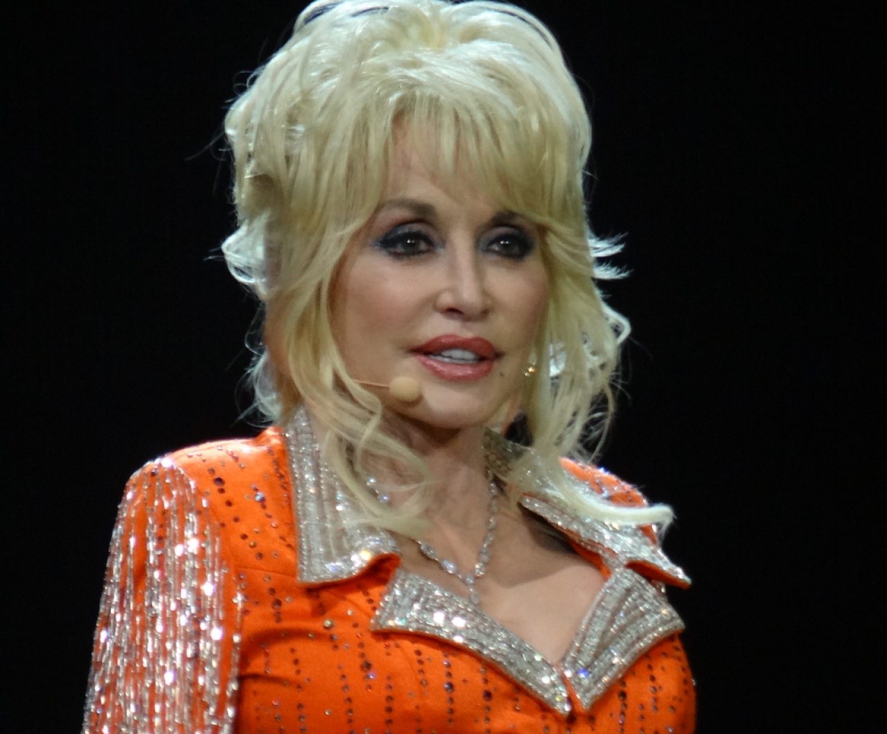 Dolly Parton to launch alcoholic drinks range