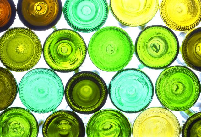 Científicos lanzan un proyecto de lavado de botellas de vino en Finger Lakes, Nueva York