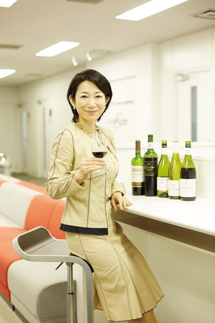 Noriko Nakamura wins Champagne Personality of the Year award