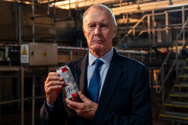 Sir Geoff Hurst and Budweiser urge England football team to ‘bring it home’