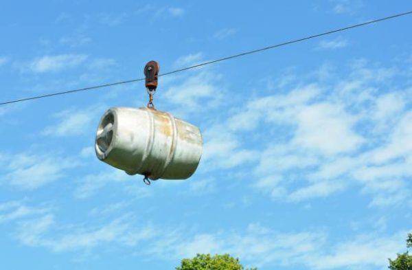 Bar saves staff backs by moving beer kegs by zip line