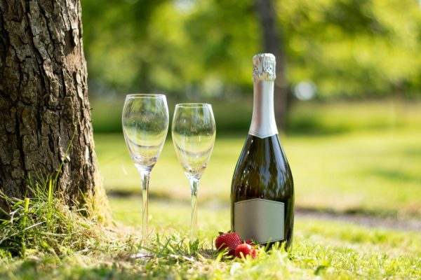 English sparkling wine gains ground but faces challenges