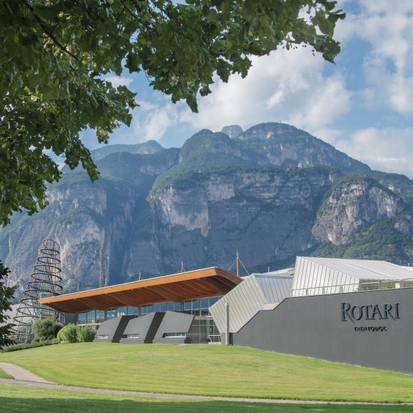 How both mountains and makers shape the metodo classico of Rotari