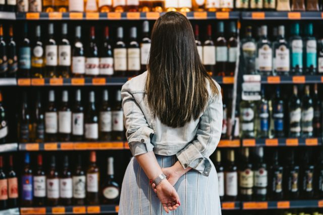 As the alcohol industry grapples with rising complexity, new data from IWSR identifies the macro trends driving change. From selective premiumisation to digital disruption and consumer moderation, db breaks down how to navigate a market in flux.