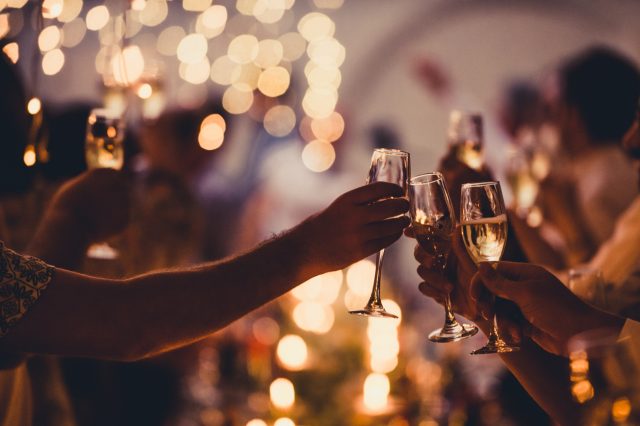 UK retailers have launched aggressive discounting campaigns as demand weakens in the run-up to Christmas. db’s Champagne correspondent Giles Fallowfield reports on the rise of ‘double bubble’ promotions and private label bargains.