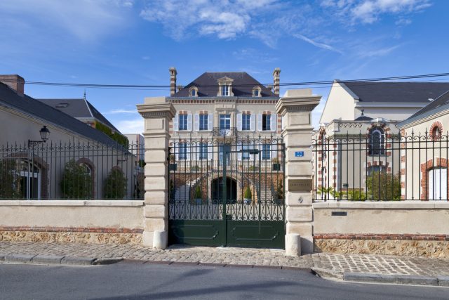 Bollinger’s team is celebrating what they describe as an exceptional 2025 Champagne harvest, combining early ripening, fine balance and healthy yields. Managing director Charles-Armand de Belenet and vineyard director Gaël Vuille say it could well become a declared vintage.