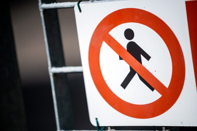 Manchester bars bans solo drinkers