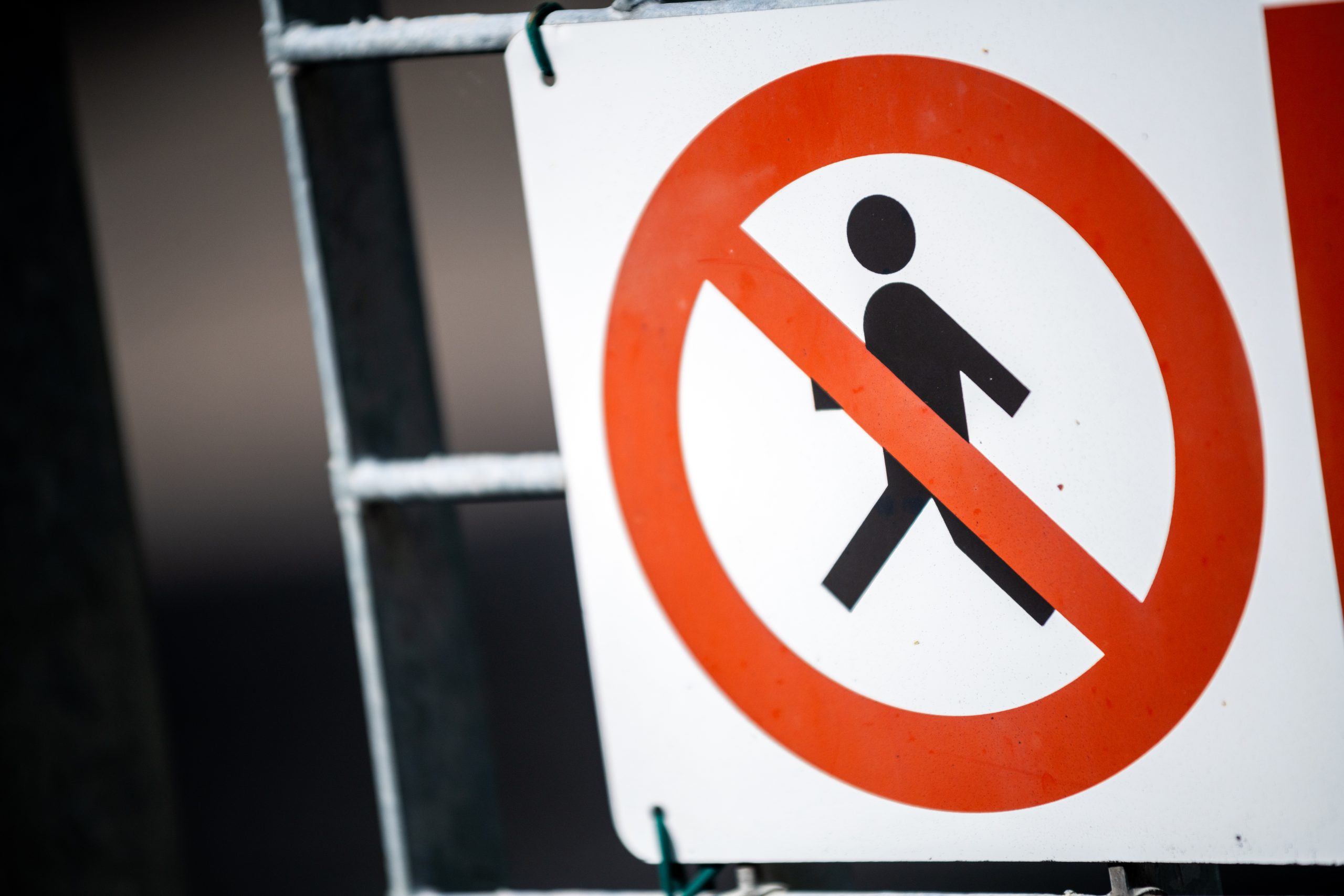 Cocktail bar sparks debate after banning solo drinkers